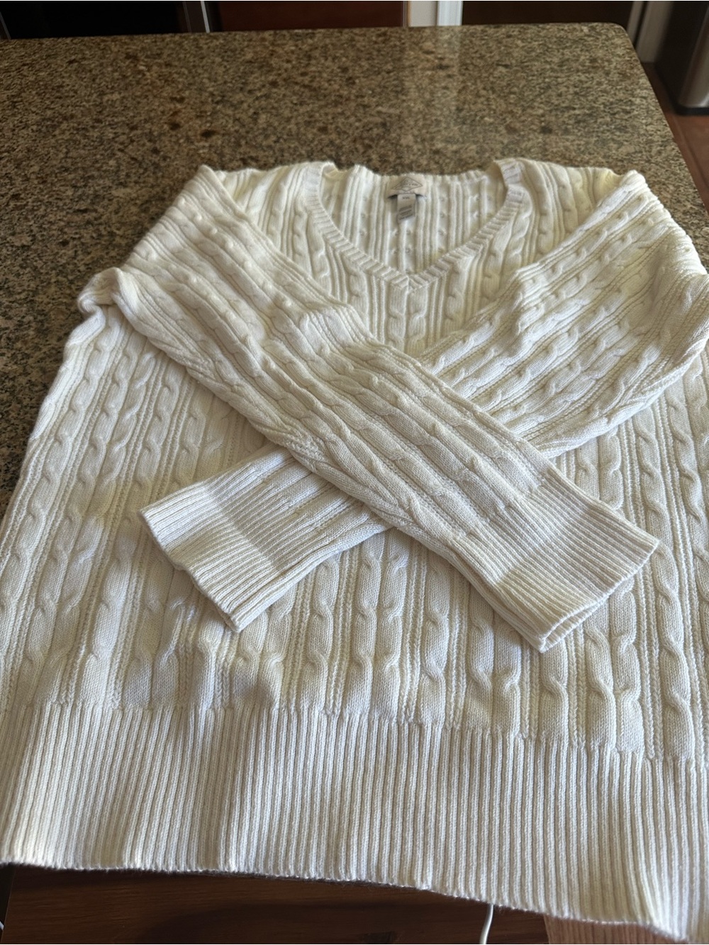 Classic Cable-Knit V-Neck Sweater in Ivory XXL